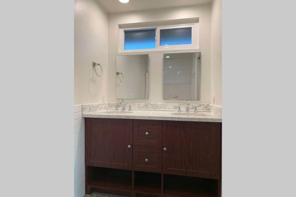 City Center Villa - Pool, Patio & Close To Beach! Хънтингтън Бийч Екстериор снимка