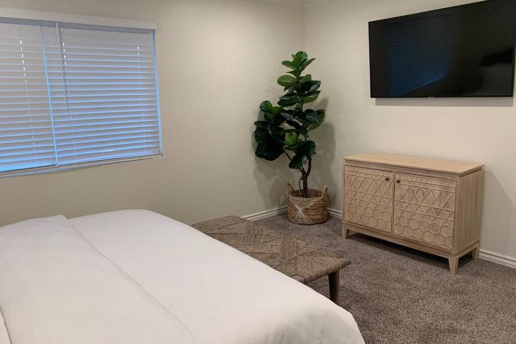 City Center Villa - Pool, Patio & Close To Beach! Хънтингтън Бийч Екстериор снимка